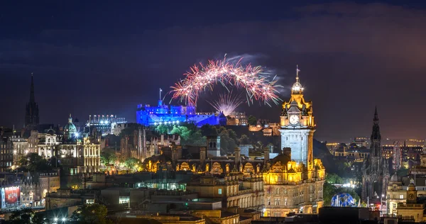 Fringe di Edimburgo e fuochi d'artificio del festival internazionale, Scozia — Foto Stock