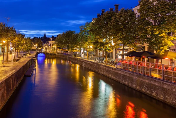 Kanalerna i leeuwarden Nederländerna — Stockfoto