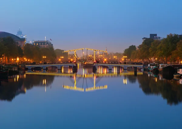 Amsterdam köprüler — Stok fotoğraf
