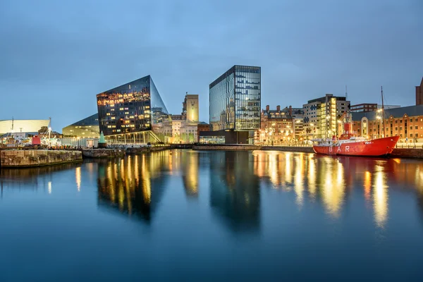 Liverpool skyline waterkant — Stockfoto