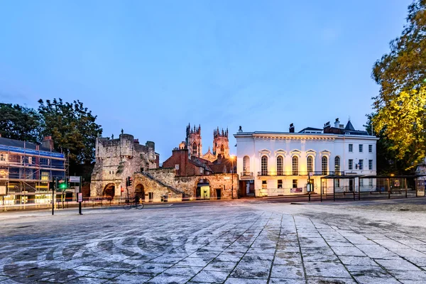 York minster & muralha da cidade — Fotografia de Stock