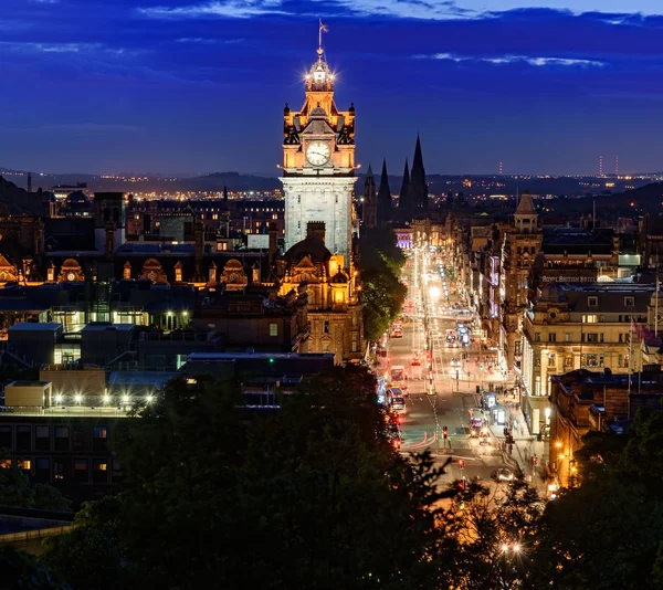 Edinburgh skyline in de nacht — Stockfoto