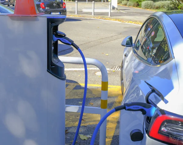 Electric Car Station Close Power Supply Plugged Electric Car — Stock Photo, Image