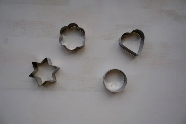 Cortadores Galletas Forma Estrella Metal Plateado Forma Corazón Redondos Forma —  Fotos de Stock