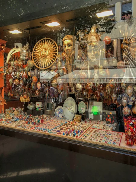 Agosto 2018 Veneza Itália Exibição Loja Com Máscaras Jóias Acessórios — Fotografia de Stock