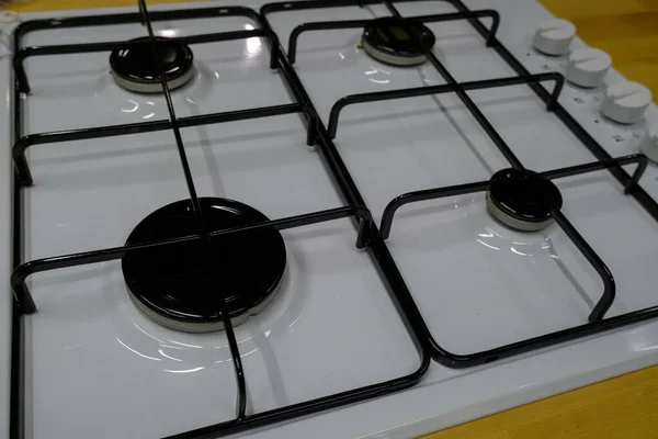 Fogão Gás Branco Com Queimadores Pretos Close Cozinha Equipamento Cozinha — Fotografia de Stock
