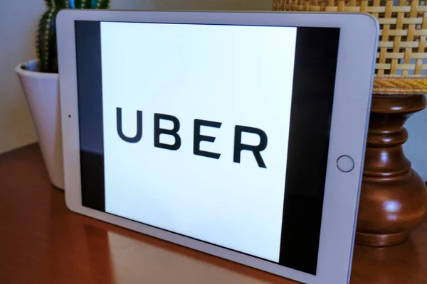 Июнь 2021 Милан Италия Крупный План Логотипа Компании Uber Экране — стоковое фото