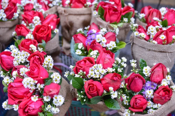 El ramo de rosas, concepto de amor, regalo para San Valentín —  Fotos de Stock