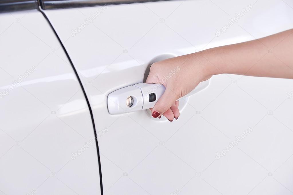 Como abrir puerta de auto sin manija