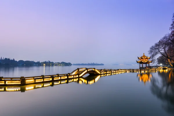 Ancient pavilion in Hangzhou at sunset — Stock Photo, Image