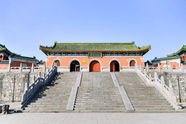Buddhistischer Tempel am Tianmen-Berg, Zhangjiajie, China — Stockfoto