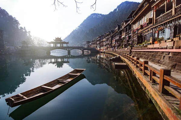 Fenghuang, China - FEB 27, 2016: The Old Town of Phoenix (Fenghu — Stock Photo, Image