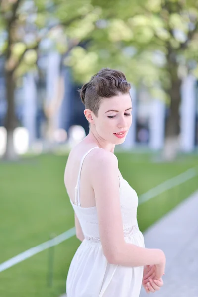 A portrait of a beautiful young Caucasian woman outdoor — Stock Photo, Image