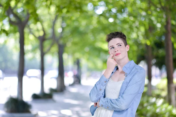 A portrait of a beautiful young Caucasian woman outdoor — Stock Photo, Image