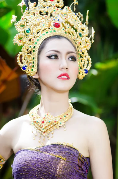 Beautiful Thai girl in Thai traditional costume — Stock Photo, Image