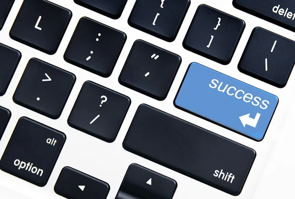 Imagem de perto do botão de sucesso em um teclado moderno . — Fotografia de Stock