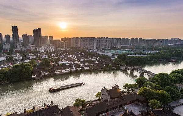 中国、杭州 - 6 月 23 日: ザ グランド カナル、ユネスコの世界遺産は、世界で有名な観光地で最長の人工川 2016 年 6 月 23 日に中国・杭州. — ストック写真