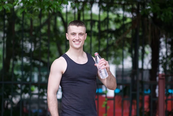 Handsome athlete man drinking water — Stock Photo, Image