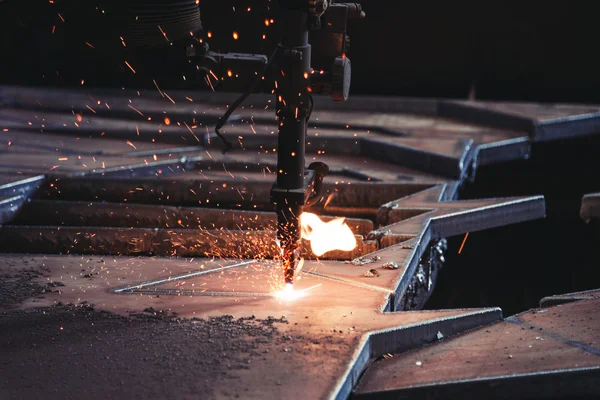 Oxy-bränsle svetsmaskin skära metall i fabriken — Stockfoto