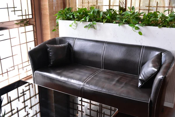 The leather sofa in living roon — Stock Photo, Image