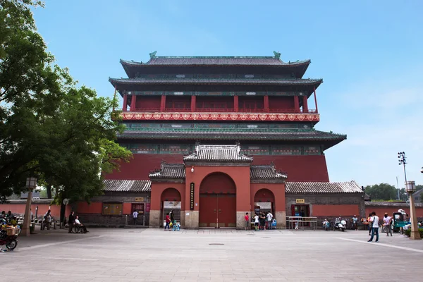 Gulou, clocher de Pékin. L'ancien bâtiment est situé dans la vieille ville, construit à l'origine pour des raisons musicales, plus tard utilisé pour annoncer le temps . — Photo