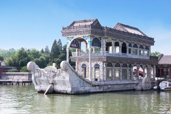 중국, 베이 징에 있는 여름 궁전의 대리석 배 — 스톡 사진