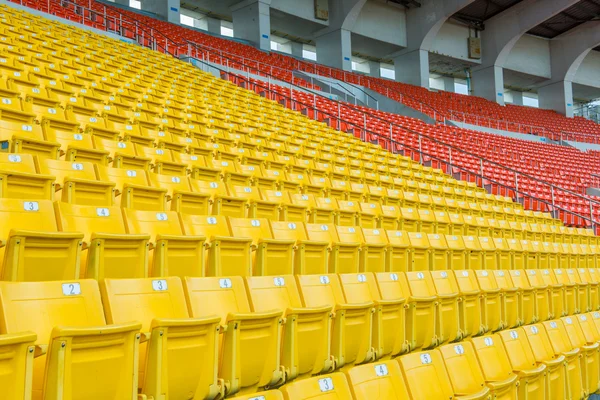 Tribün, boş sandalye