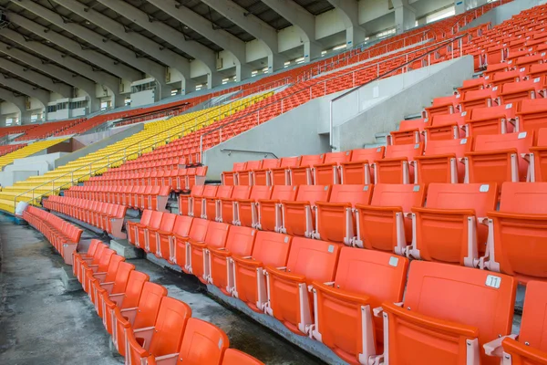 Tribün, boş sandalye