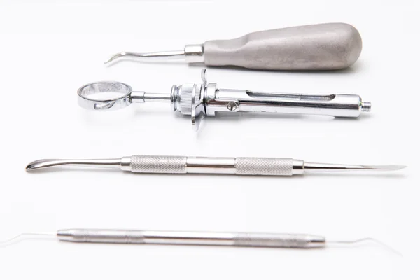 Стоматологічні інструменти в стоматологічній клініці — стокове фото