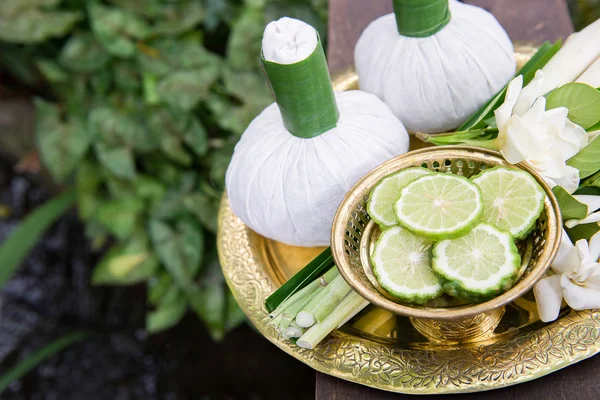 Conjunto de cuidados corporais tradicionais tailandeses — Fotografia de Stock