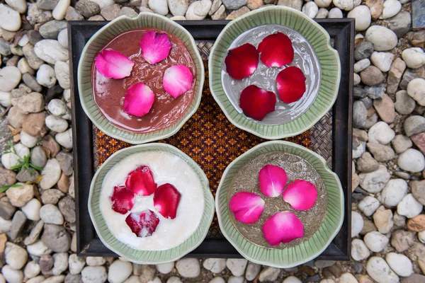 Petals in  bowls for Foot Massage — Stock Photo, Image