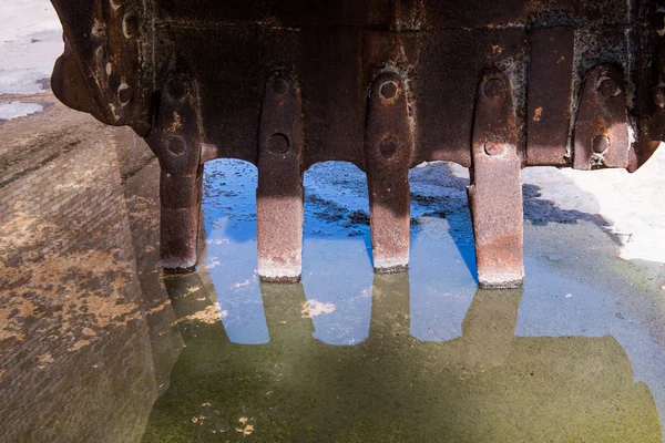 A scoop of excavator machine — Stock Photo, Image