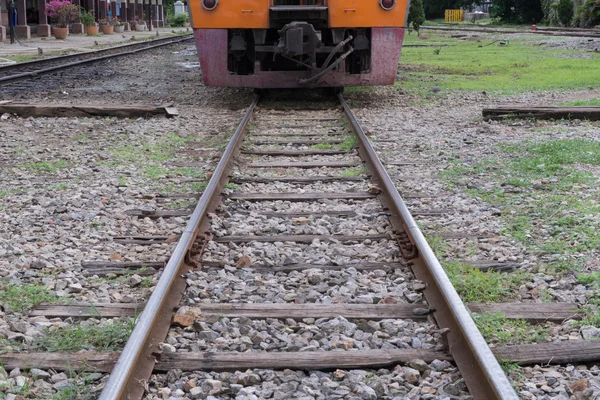 Línea de ferrocarril y tren — Foto de Stock