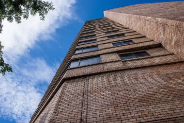 Mavi gökyüzü ile buliding