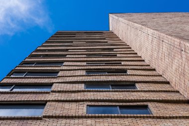 Mavi gökyüzü ile buliding