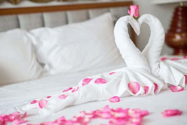 Towel swans on the bed — Stock Photo, Image