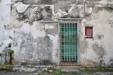 eski duvar ve kapı