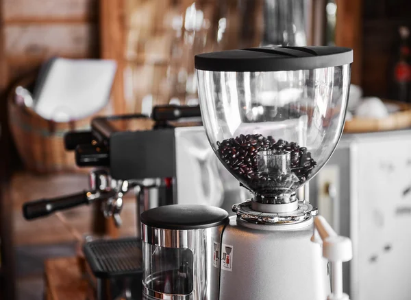 Coffee maker in coffee shop — Stock Photo, Image