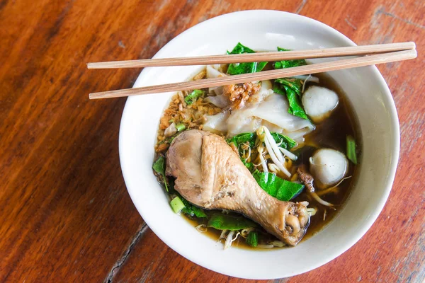 Tasty Chichken with noodles — Stock Photo, Image