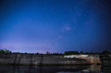 Tarih gece gökyüzünde yıldızlar