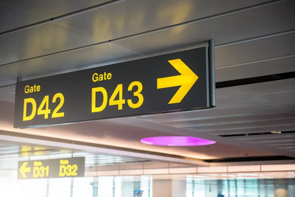 Sinalização informações turísticas no aeroporto — Fotografia de Stock