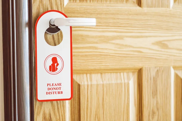 Empty door do not disturb sign — Stock Photo, Image