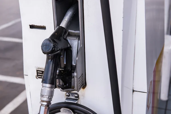 Fuel dispenser på en bensin station — Stockfoto