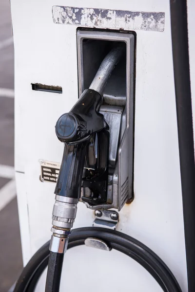 Distributore di carburante in una stazione di servizio — Foto Stock