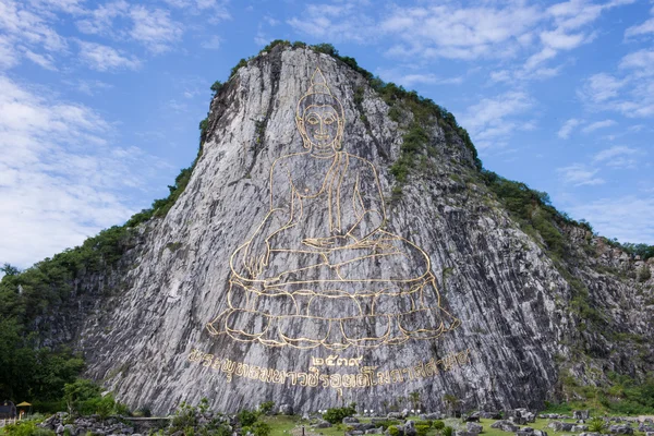 Изображение Будды на скале — стоковое фото