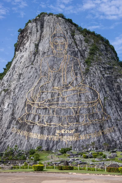 Geschnitztes Buddha-Bild auf der Klippe — Stockfoto