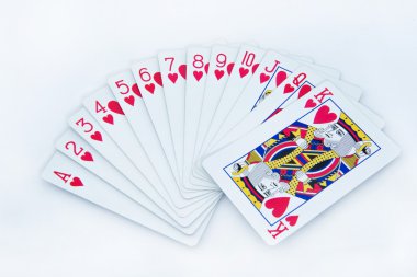 Beyaz arkaplanda poker kartları