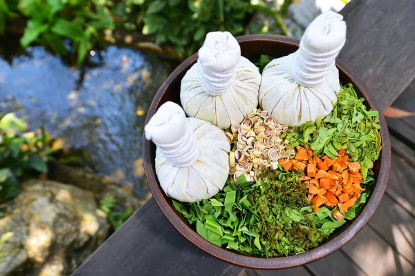 Boules et herbes traditionnelles thaïlandaises — Photo