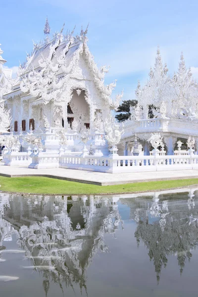 Slavný chrám Thajsko nebo bílý chrám — Stock fotografie