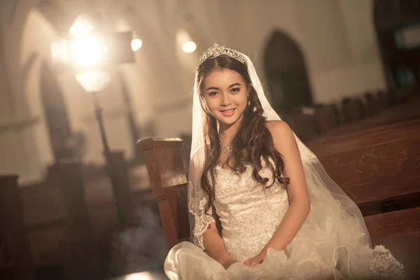 Beautiful bride in the Church — Stock Photo, Image